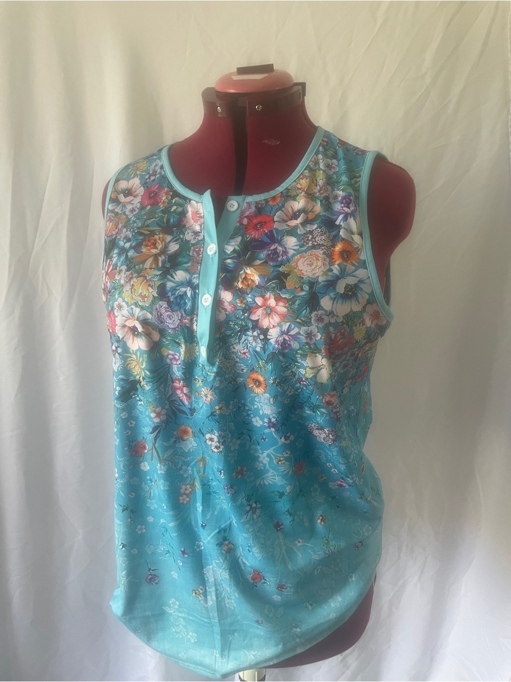 Floral Print Sleeveless Henley Top in Aqua
